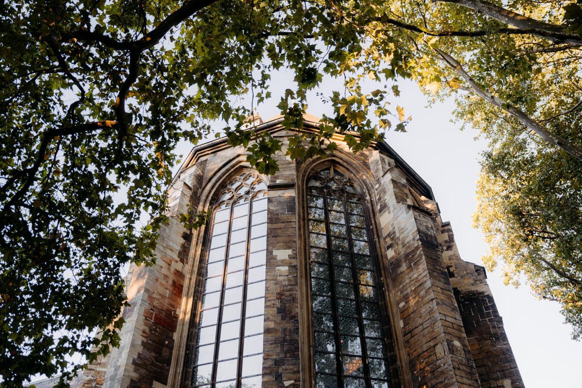 クルーシュレンホテル マーストリヒト エクステリア 写真 The east window of St Mary's Church