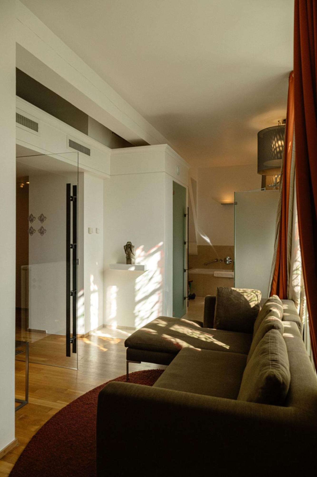 クルーシュレンホテル マーストリヒト エクステリア 写真 A suite at the Hotel