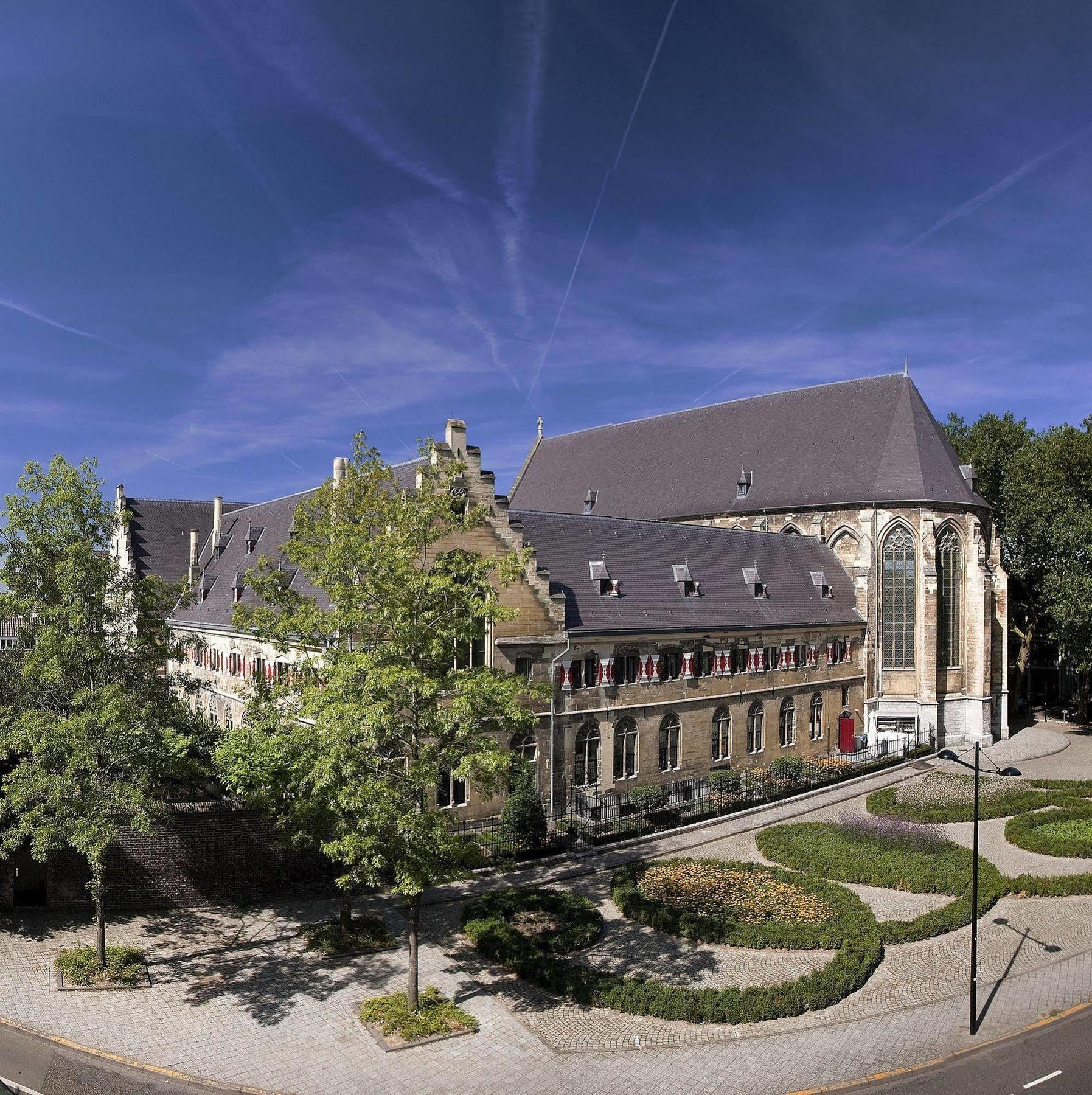 クルーシュレンホテル マーストリヒト エクステリア 写真 The former abbey of Saint-Pierre