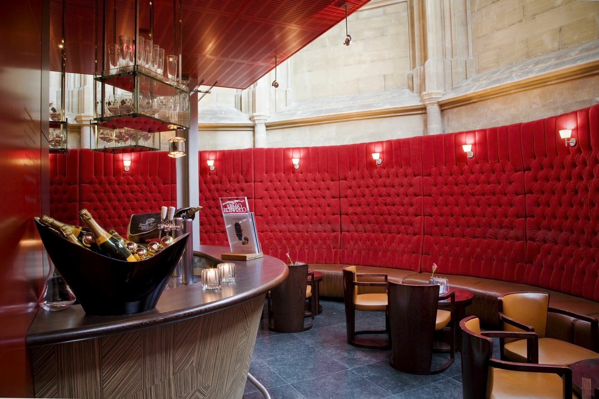 クルーシュレンホテル マーストリヒト エクステリア 写真 The bar at the London Edition